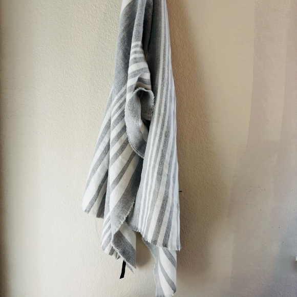 Zara Grey White Striped Fringe Scarf Wrap oversized boho casual chic One Size - Picture 1 of 4